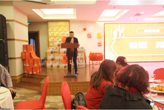 龙财管道|只争朝夕，不负韶华，龙财奋进2020年表彰晚会圆满结束。